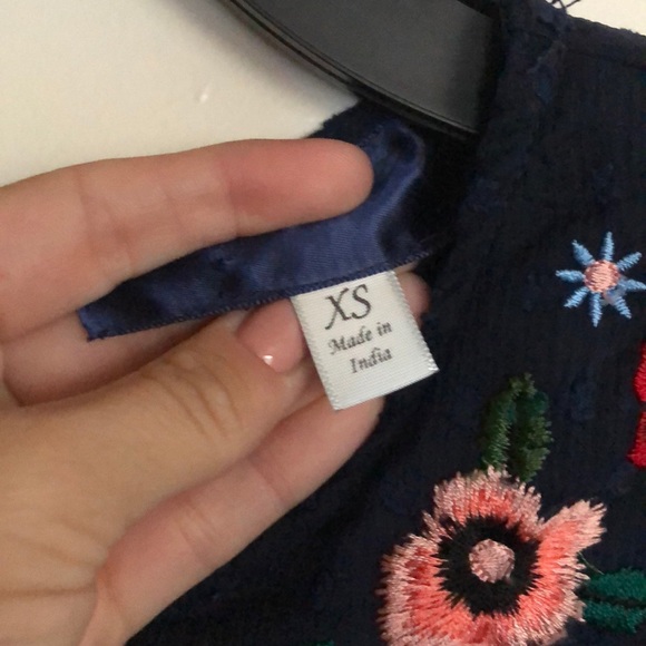 Top - Picture 2 of 4